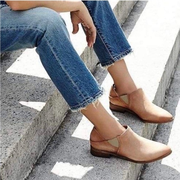 FREE PEOPLE Azalea Leather Pointed Toe Ankle Boots, Size 36 - Picture 1 of 8